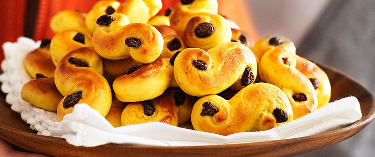 Lussekatter i gatti di Santa Lucia - la ricetta di Stoccolma con Mary