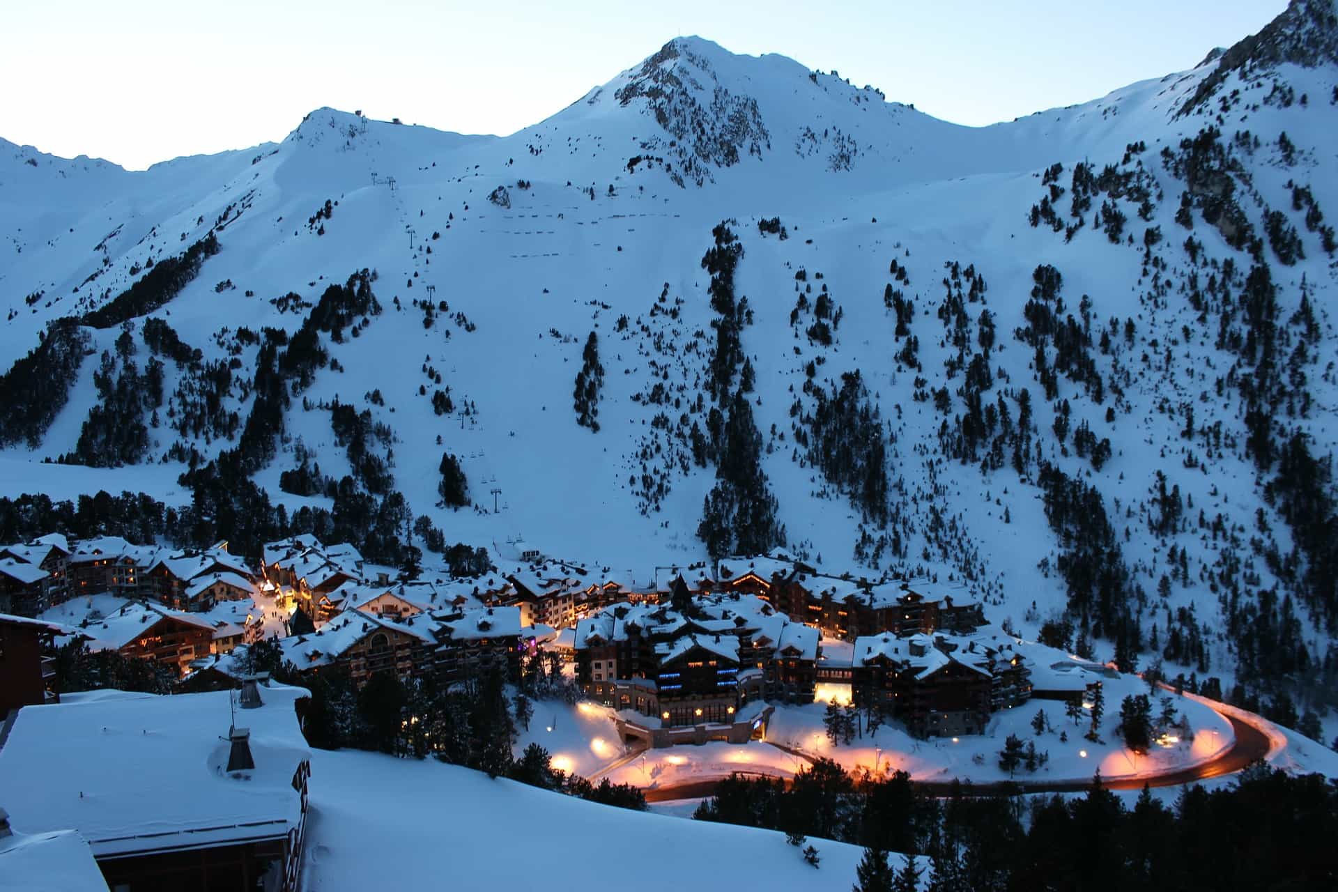 På rekordtid gik jeg fra ikke at kunne gå udenfor min egen hoveddør til at tage på skiferie i Alpe D’Huez