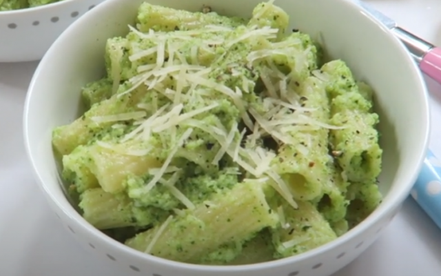 Broccoli pesto pasta