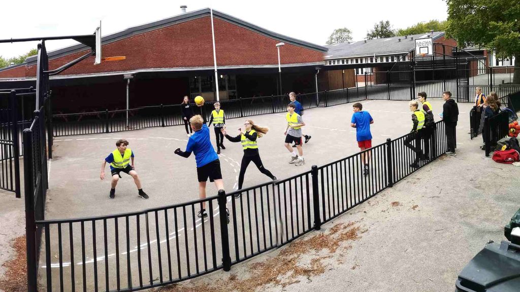 Ranging from poor street children in Zambia to happy handball boys in Iran, and occasionally these have managed to get street handball organised in Japan, Pakistan, Afghanistan, India, Bangladesh, Nepal, Indonesia, Zambia, Nigeria, Rwanda, Mexico, USA, and Denmark.