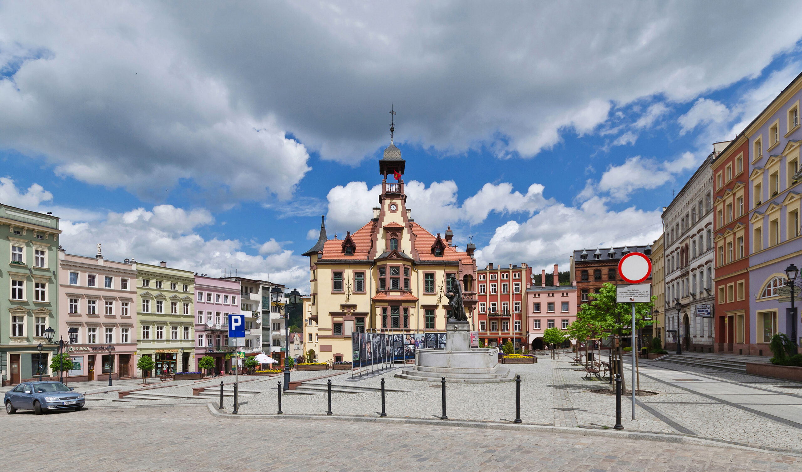2014_Nowa_Ruda,_rynek_01