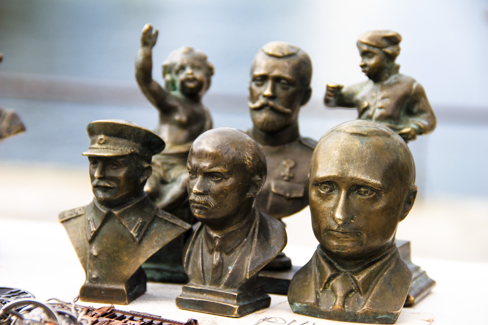 bust-3537693_1920