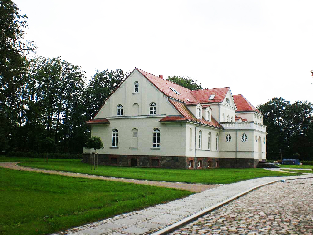 Łebunia_-_pałac_(1)