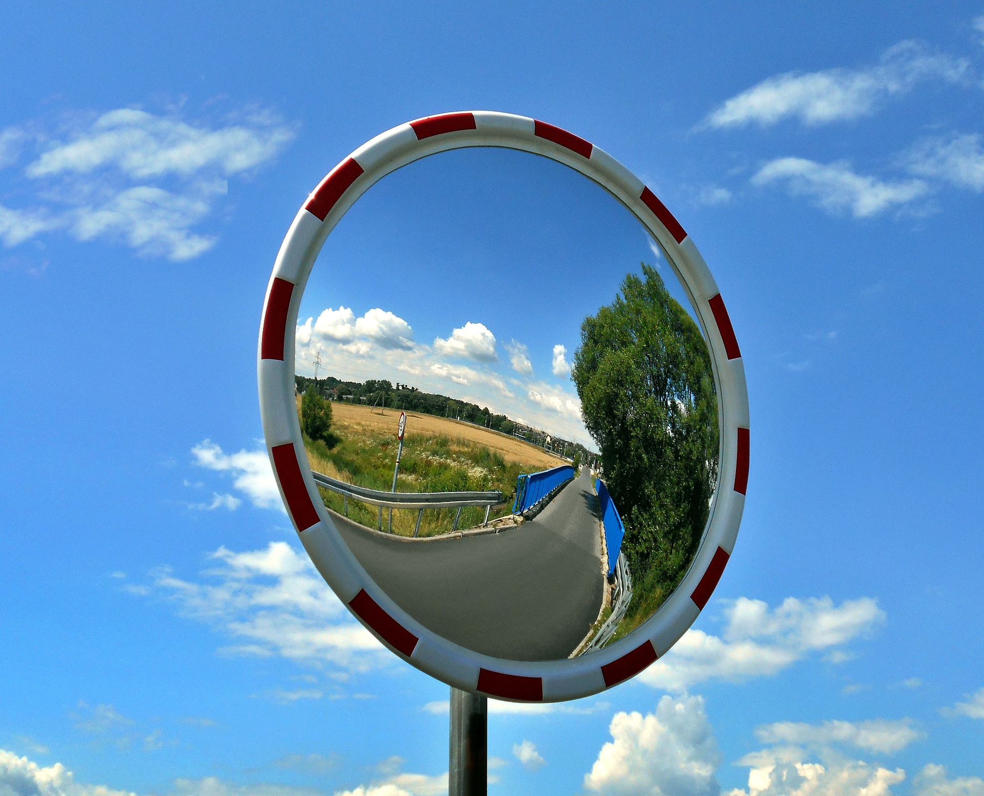 mirror-1506650_1920