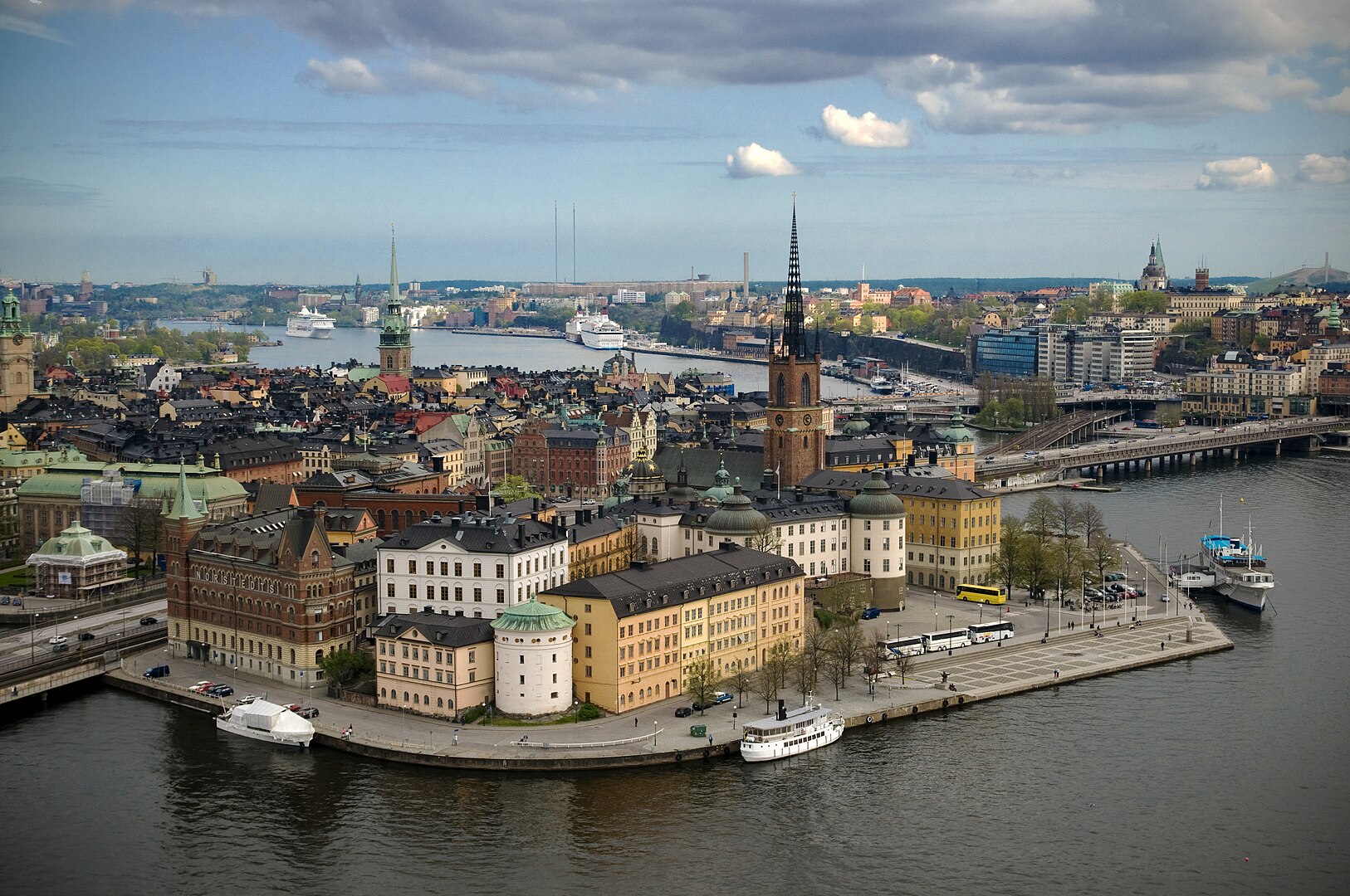1626px-Riddarholmen_from_Stockholm_City_Hall_tower