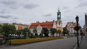 1280px-Rynek_Kluczbork