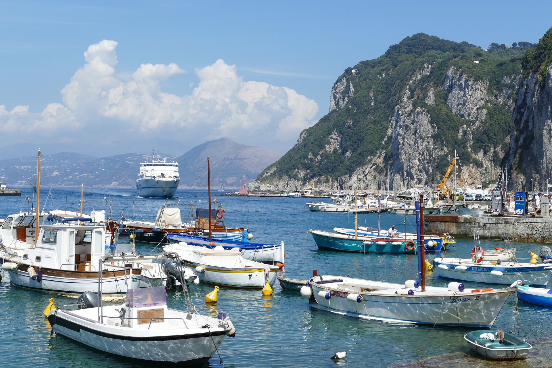 capri-2584789_1920