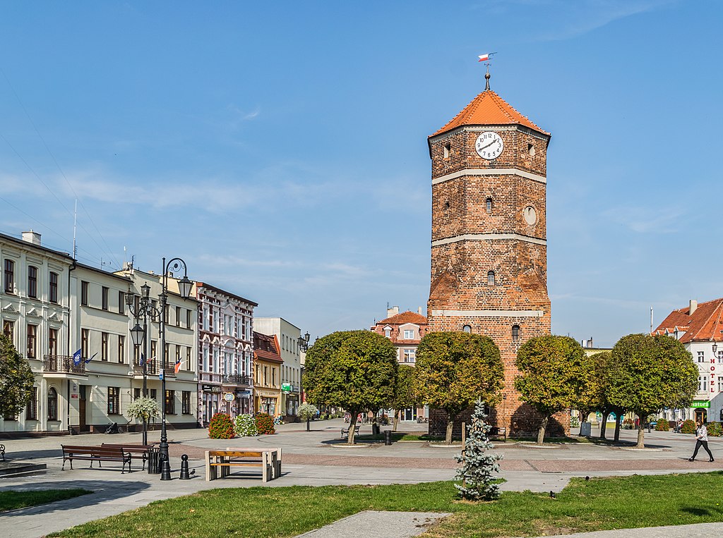 Town_hall_tower_in_Znin_(2)