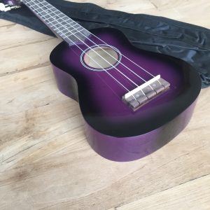 MSA UK4 beginnersukulele, lilaburst