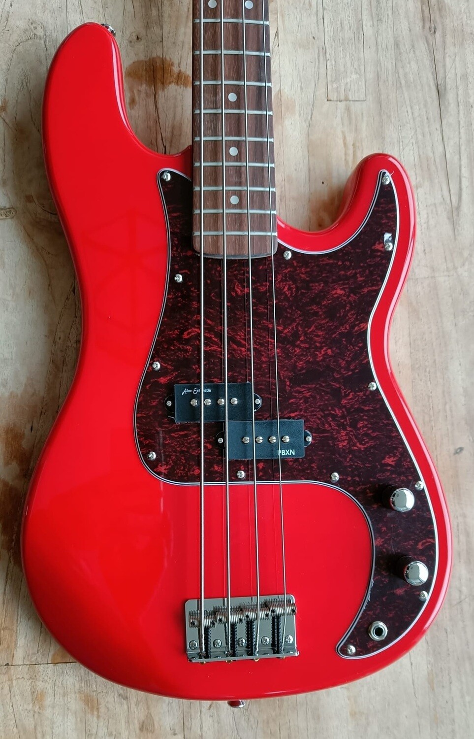 Revelation RPB-65 Dakota Red Basgitaar precision style - Afbeelding 2