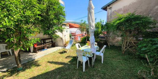 Borgomaro – Ville San Pietro. Casa semi-indipendente con giardino e garage