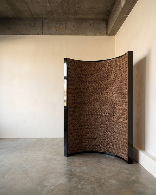 THE VEIL ROOM SCREEN