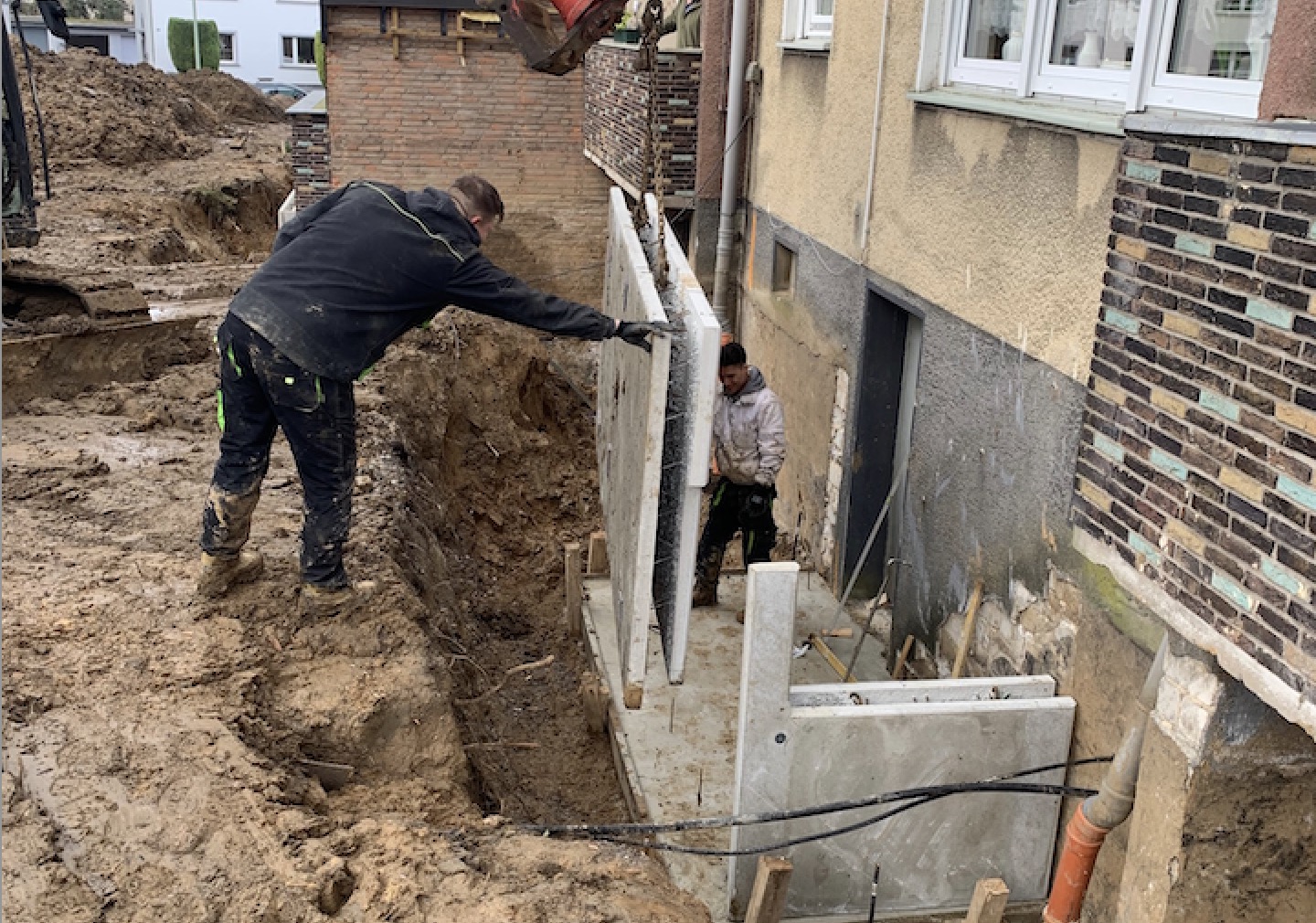 Tiefbauarbeiten und Erdarbeiten von der Baufirma Stukkateur Jungkunst in Bochum - Kompetente Facharbeiten am und im Haus vom Stuckateur Fachbetrieb