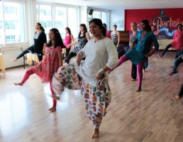 Stuti Aga Bollywood dance class