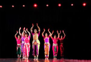 Leela Indian Fusion tanz auftritte Zürich Schweiz Bollywood Indische Folkare BharataNatyam