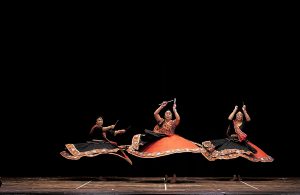 Indische Tanzshow Leela Elemente des Lebens Bollywood, Volkstanz und Neo-Klassisches Bharatanatyam bei Sharmila Rao und Stuti Aga