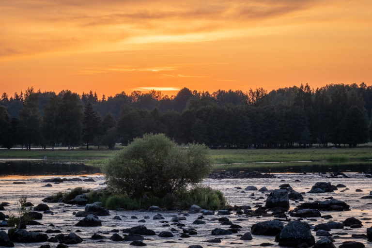 Solnedgång över Dalälven i Gysinge.
.
.