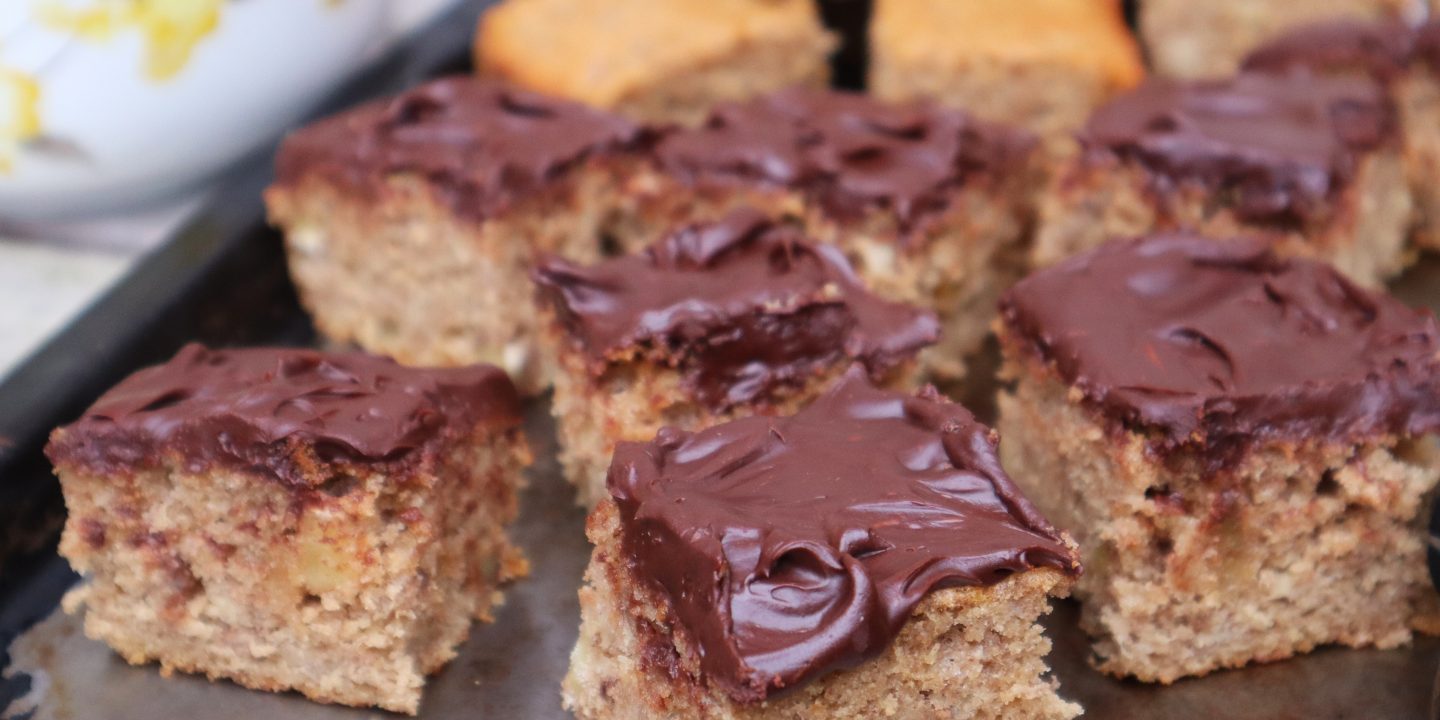 Whole wheat banana, ginger and walnut cake