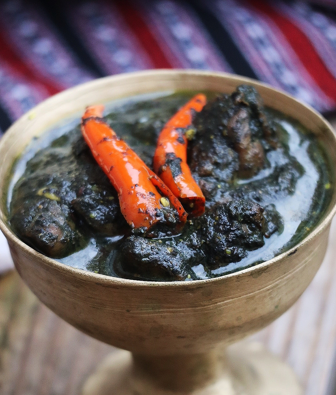 Til diya kukura mangxo / Assamese style chicken curry with sesame seeds