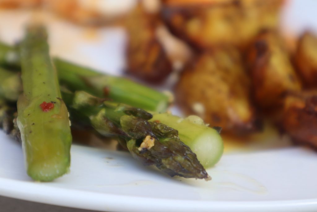 Roasted asparagus with garlic and chilli