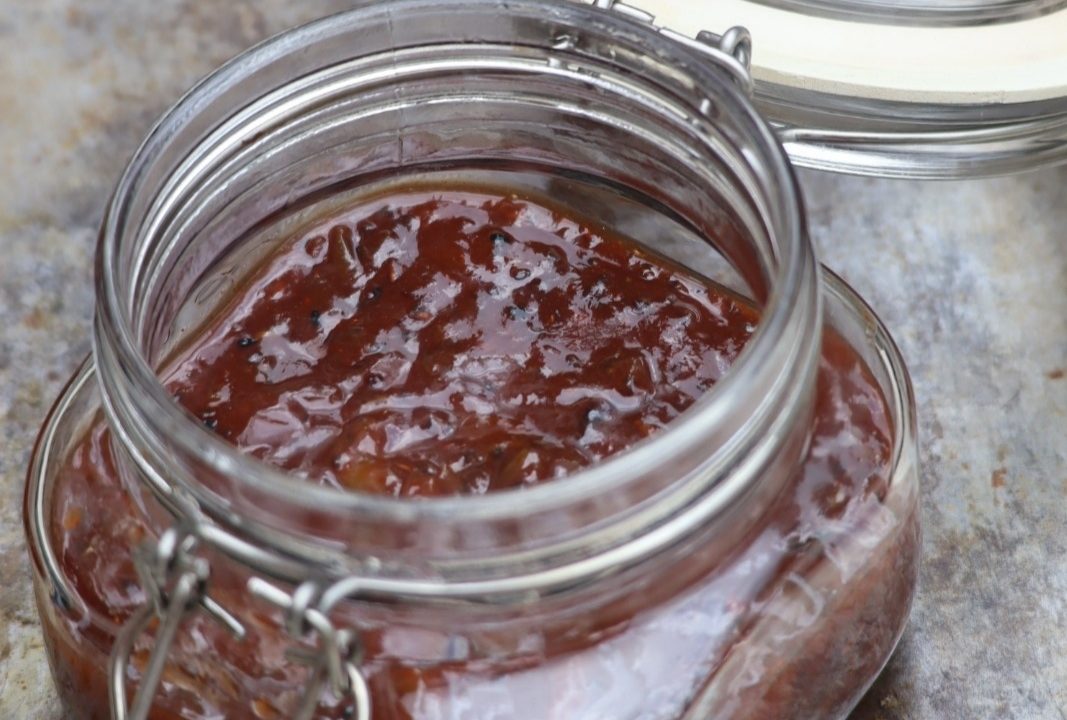 Hot and sweet gooseberry chutney