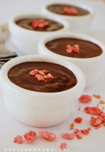 Mini chocolate mousse pots