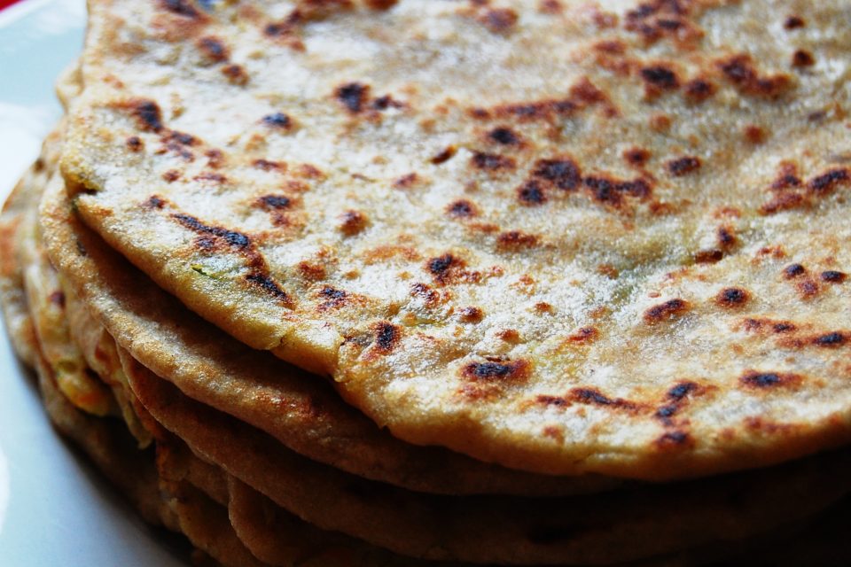 Phulka (roti /rooti) recipe l Puffed Indian flatbread - Sunita's