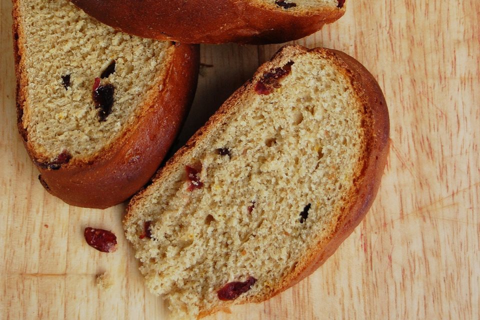 Wholewheat fruity saffron bread