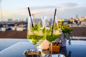 sunnylifeamoments_wien_ritz_carlton_ritzcarlton_rooftop_bar_atmosphere_garden_motivation_hugo