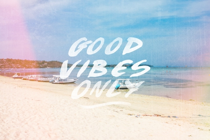 View of Jungut Batu Beach on Nusa Lembongan with the words "good vibes only" in white letters, a guide to where to stay on Nusa Lembongan.