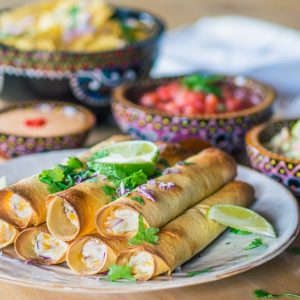 Quick and easy oven baked creamy taquitos with chipotle mayo, salsa and guacamole - Easy recipe