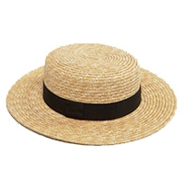 The perfect travel outfit for hot climate - Straw hat