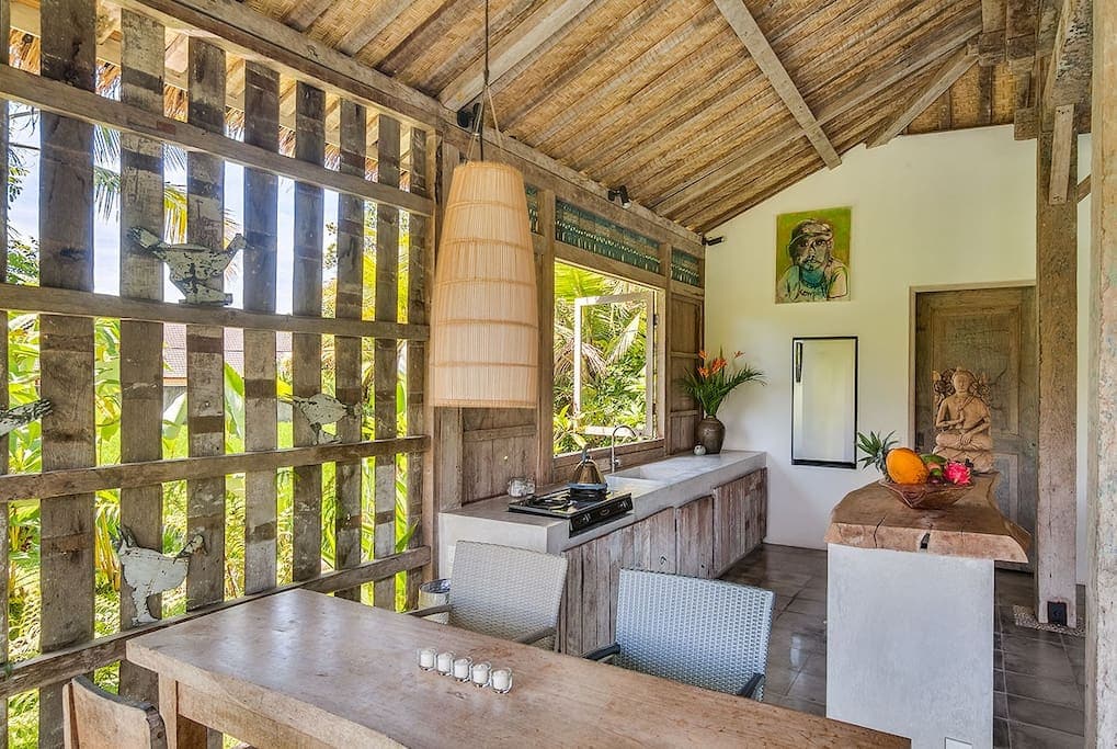 7 unique & affordable Bali Airbnbs