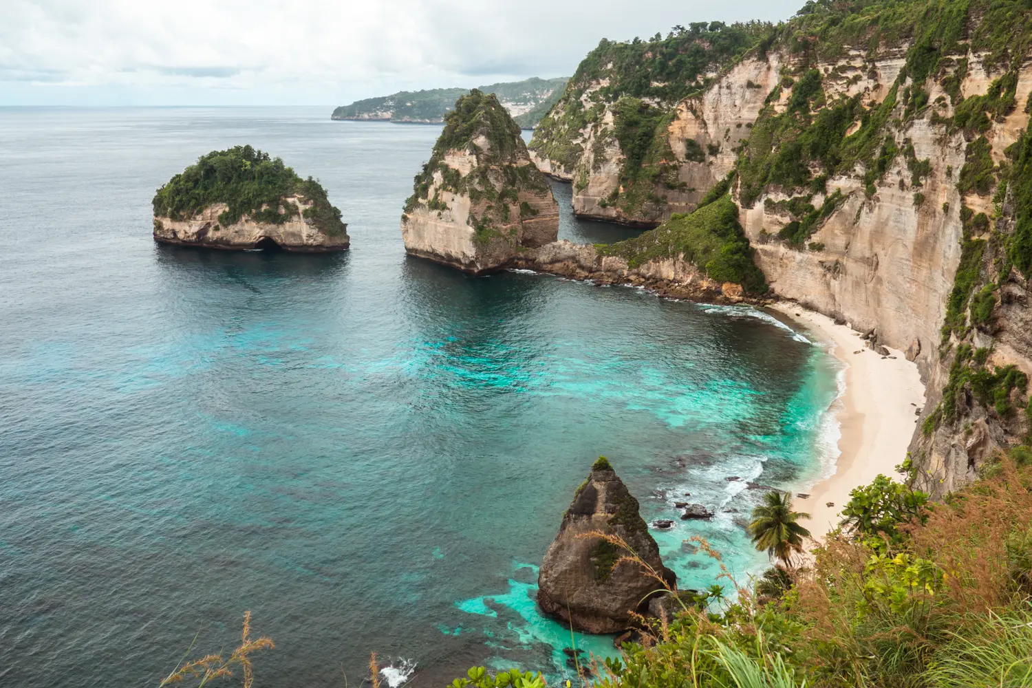 Looking down on the white Diamond Beach and turquoise water at the bottom of tall cliffs, is Nusa Penida worth visiting?