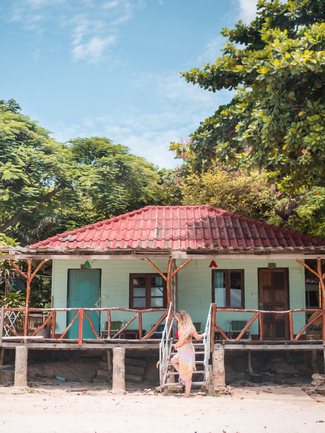 Koh Samet, Thailand - Apache beach bungalows