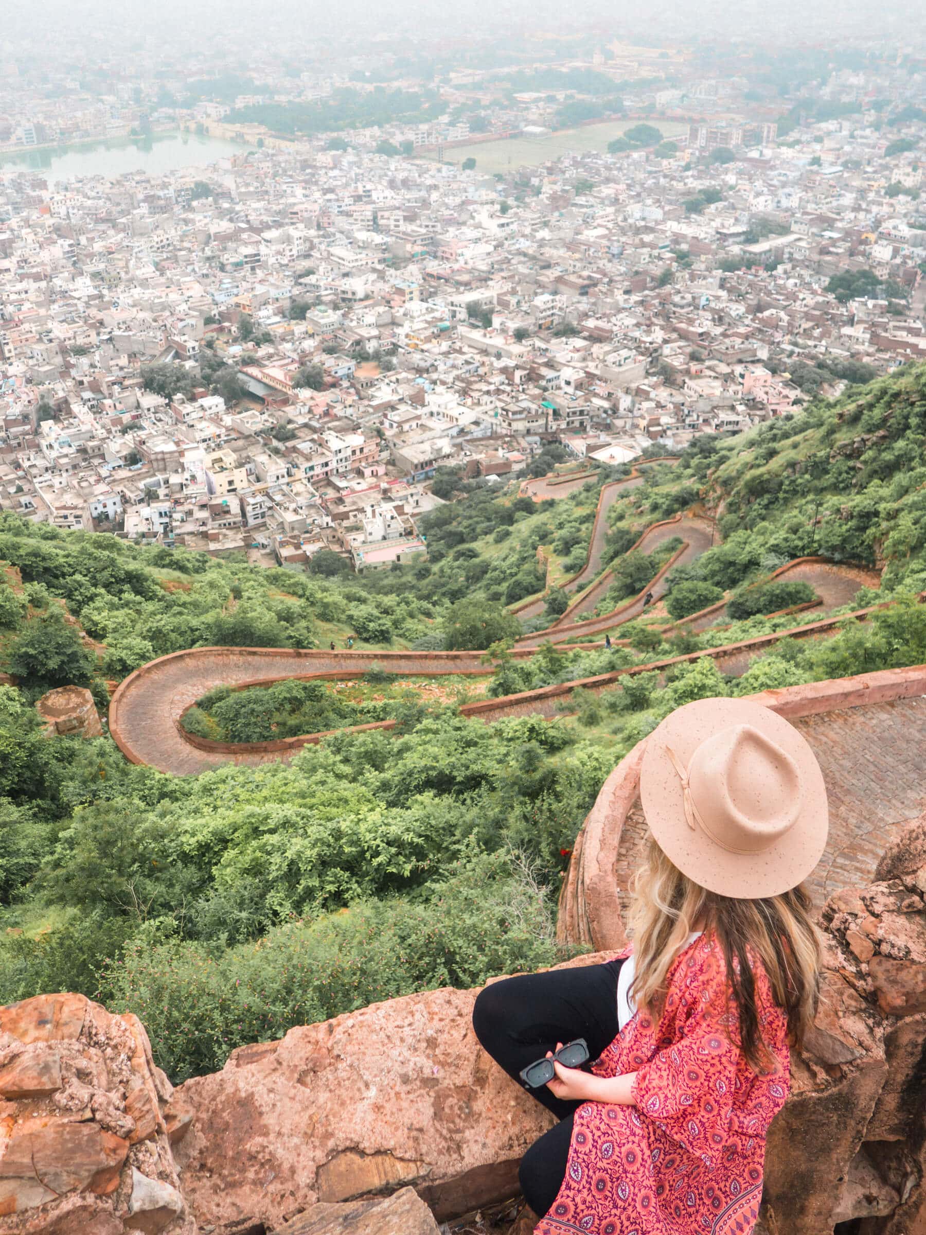 A guide to Nahargarh Fort - The best sunset view point in Jaipur, India. How to get the best sunset photos at #nahargarhfort #jaipur #india