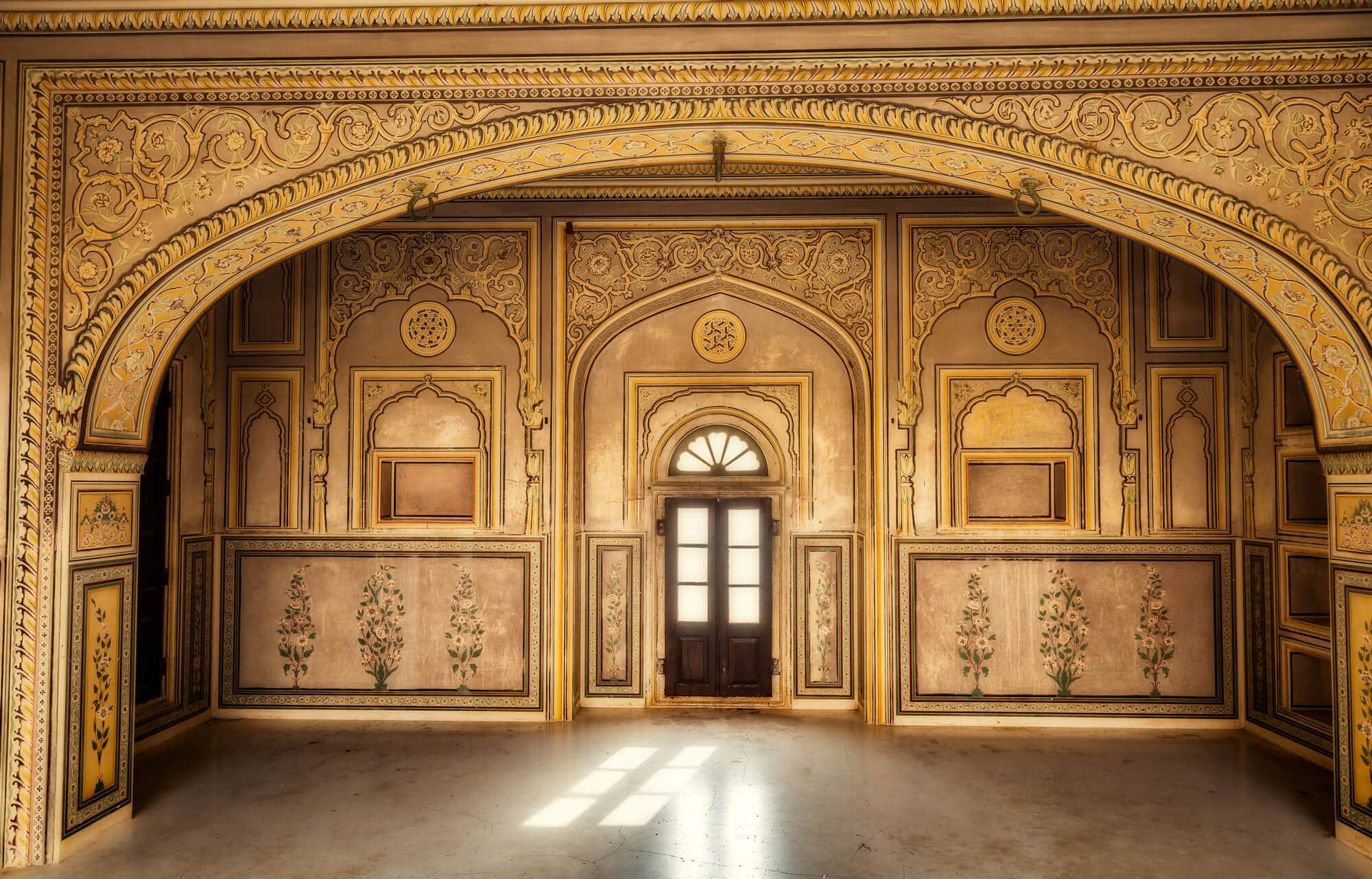 Stunning golden room inside Nahargarh Fort, with intricatepainted patterns on the walls.