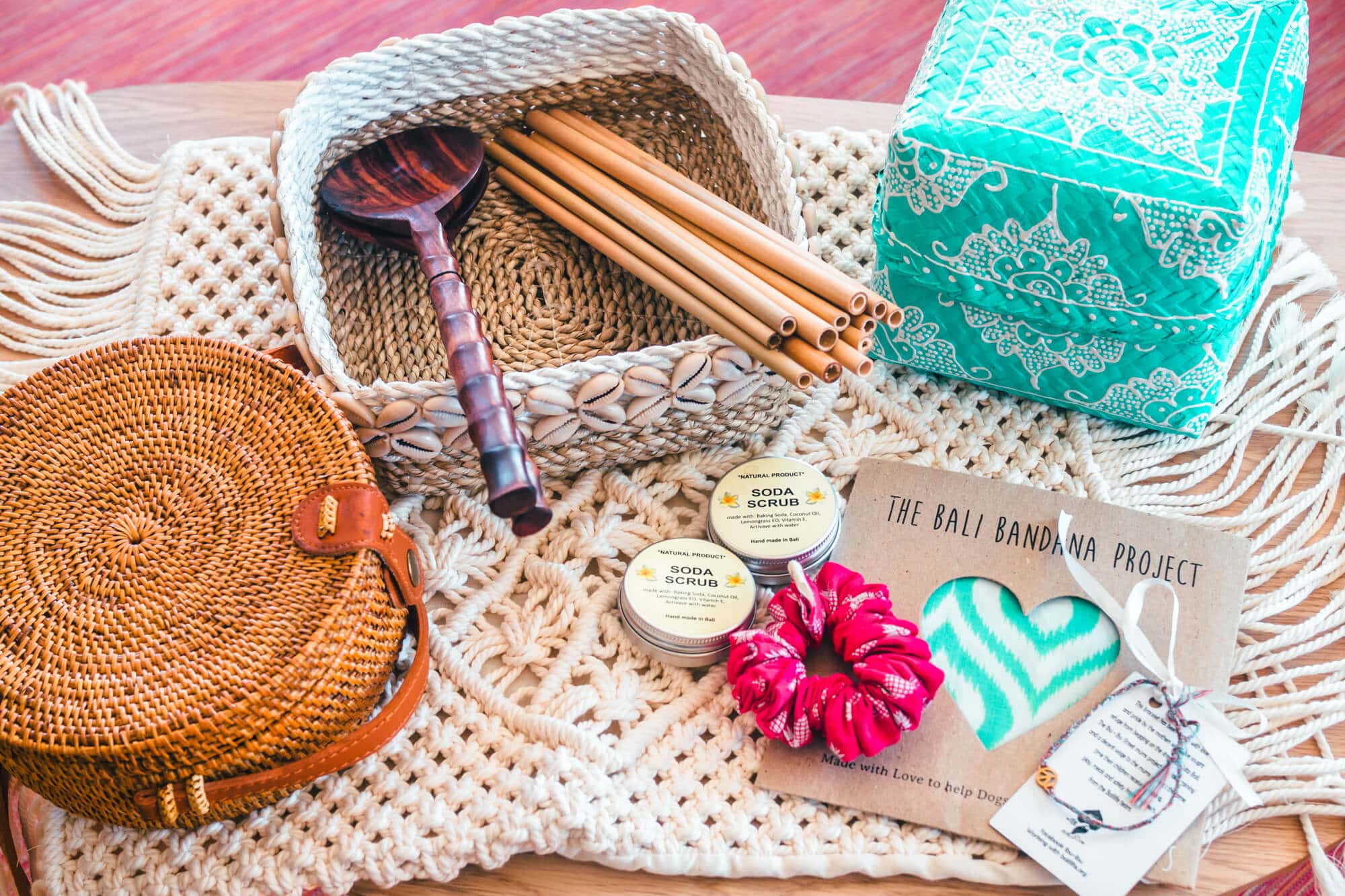 3 super cool markets in Canggu, Bali where you can buy jewelry, organic food, natural skin care, vintage clothing and other beautiful handicrafts