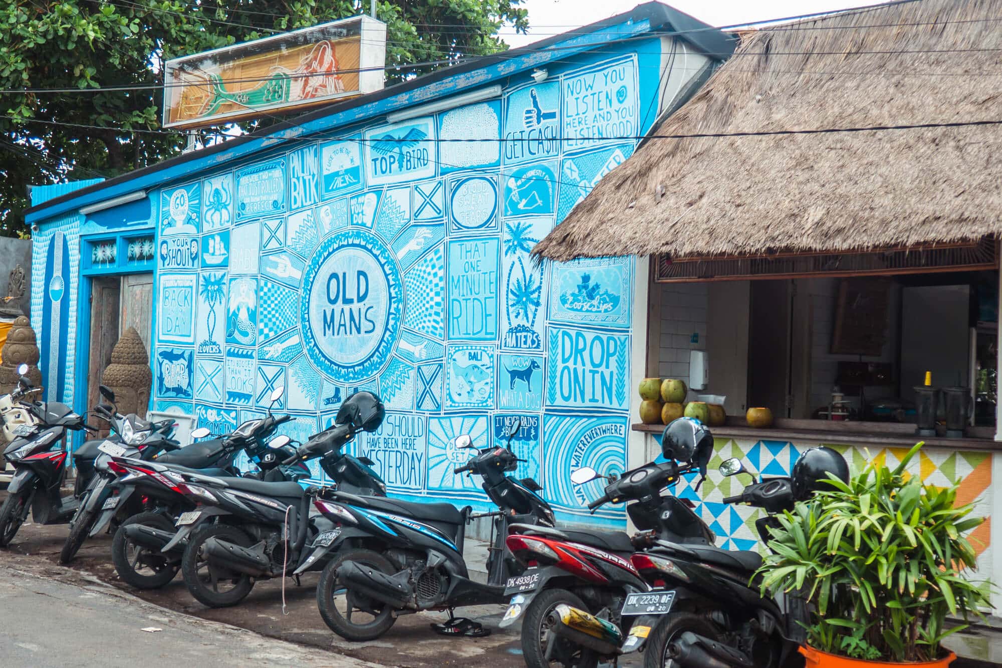 3 super cool markets in Canggu, Bali where you can buy jewelry, organic food, natural skin care, vintage clothing and other beautiful handicrafts - Old Man's Saturday Market