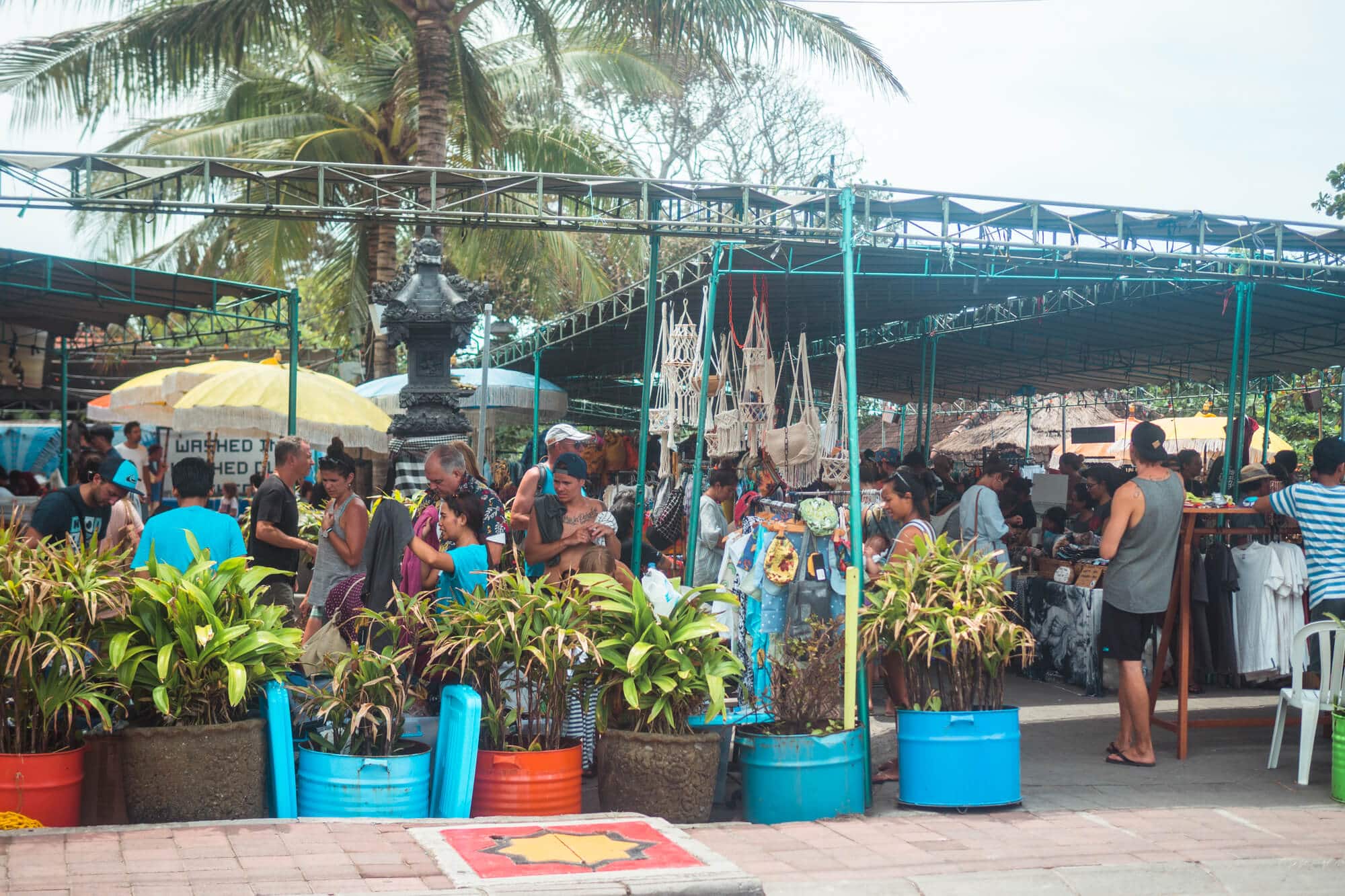 3 super cool markets in Canggu, Bali where you can buy jewelry, organic food, natural skin care, vintage clothing and other beautiful handicrafts - Old Man's Saturday Market