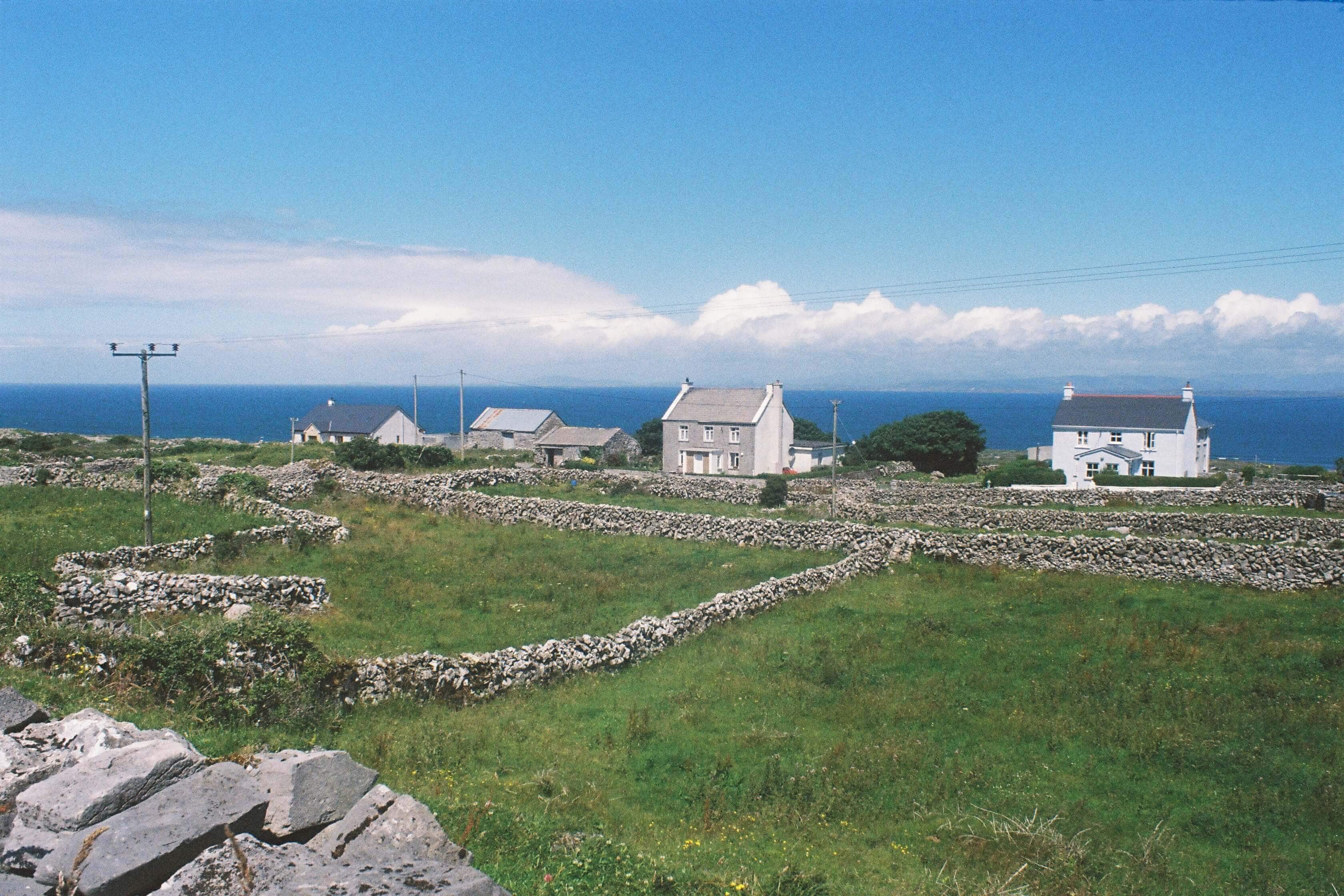 16 female travel bloggers reveal their favorite lesser-known islands - Aran Island outside Ireland #bucketlist