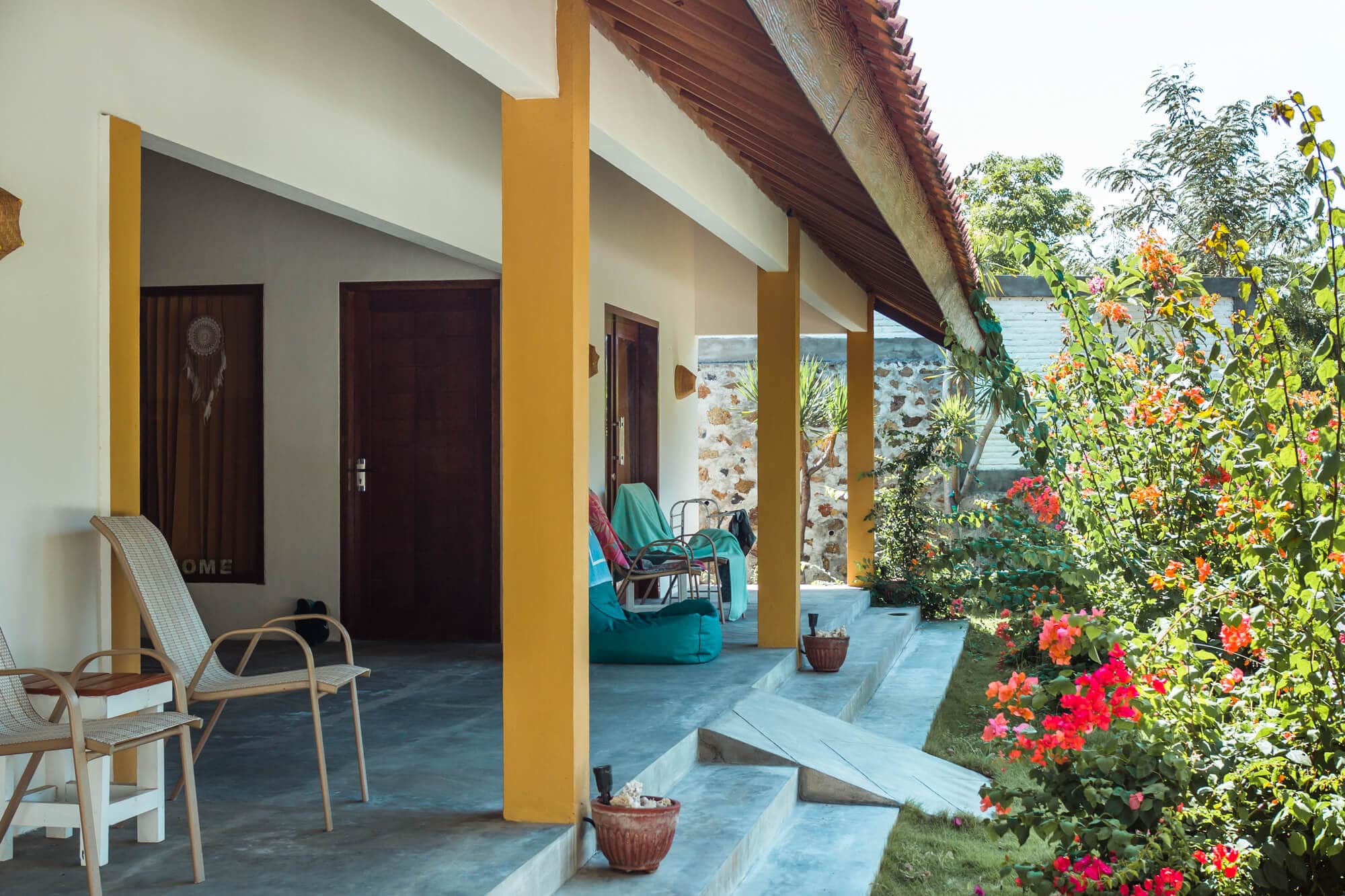 Digital nomad life advantages and disadvantages hilarious lessons