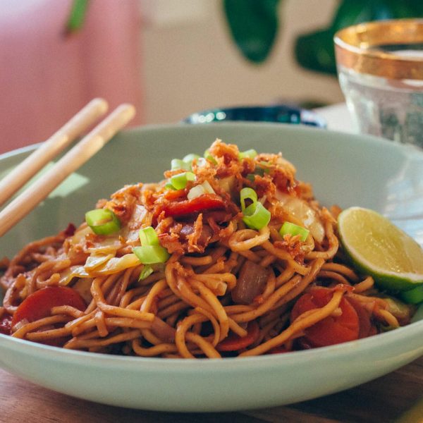 Easy Indonesian Mie Goreng Recipe (vegetarian fried noodles) | Sunshine ...