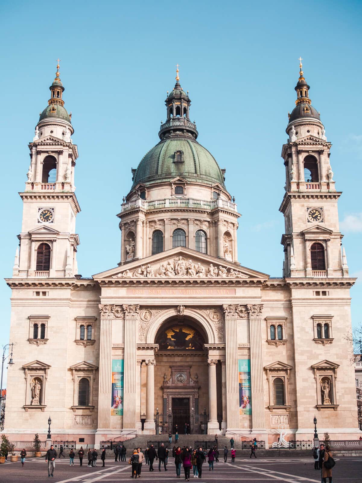 Budapest Instagram photo guide - St. Stephen's Basilica