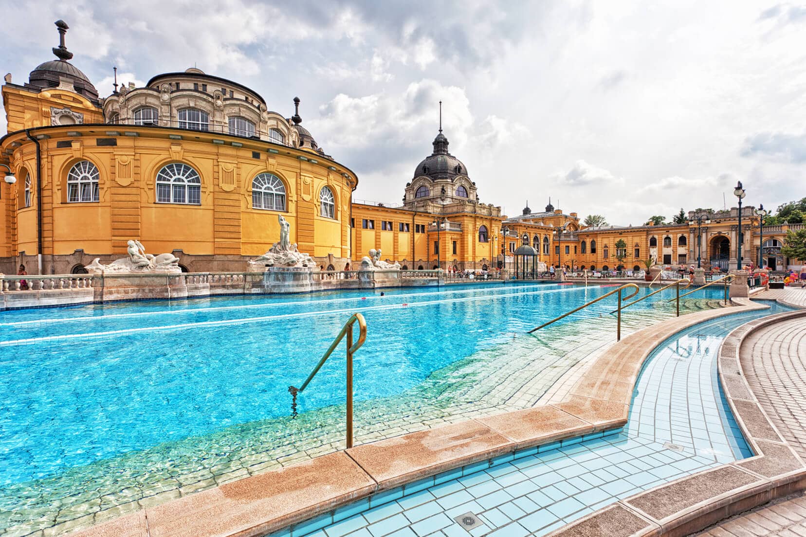 Budapest Instagram photo guide - Széchenyi Spa Thermal Baths