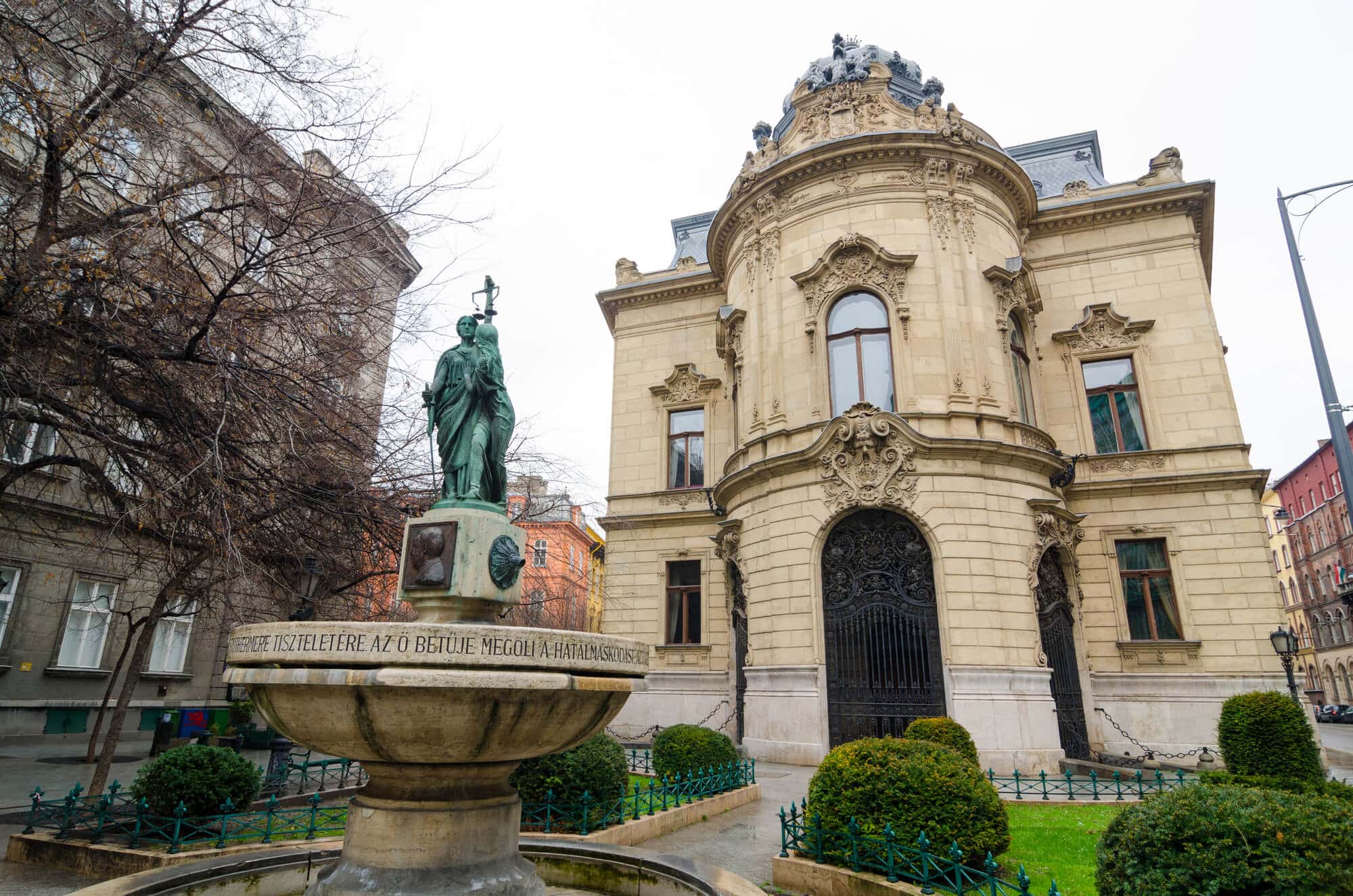 Budapest Instagram photo guide - Metropolitan Ervin Szabó Library