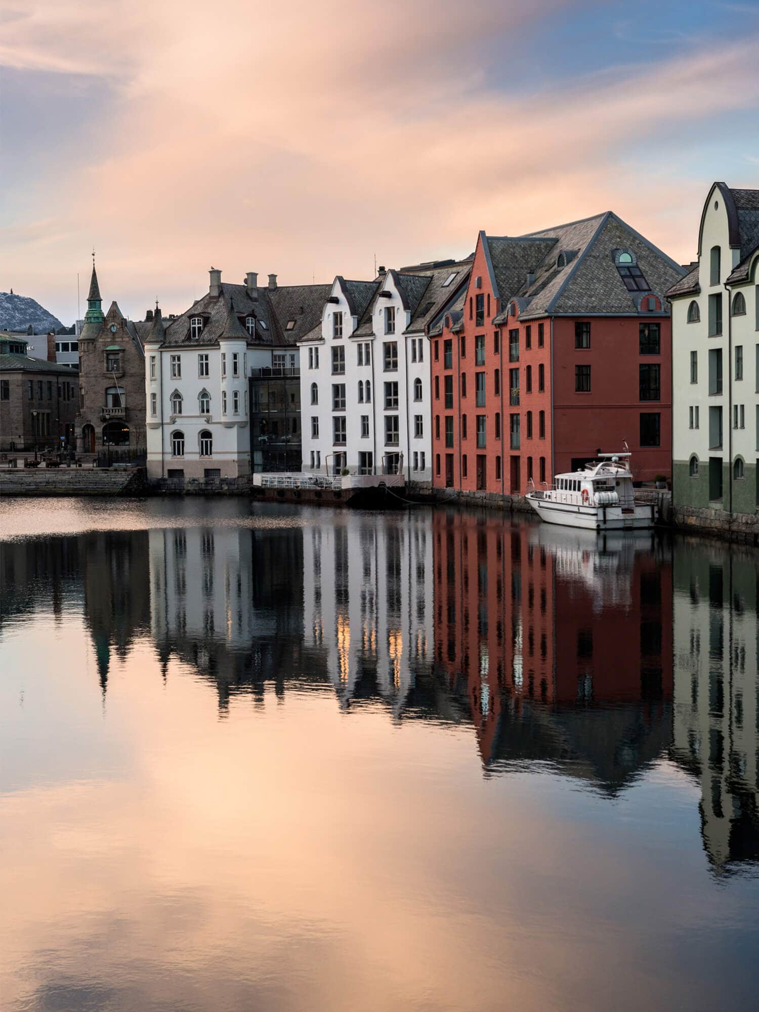 Top things to do in Norway - Art Nouveau architecture in Ålesund #norway #bucketlist