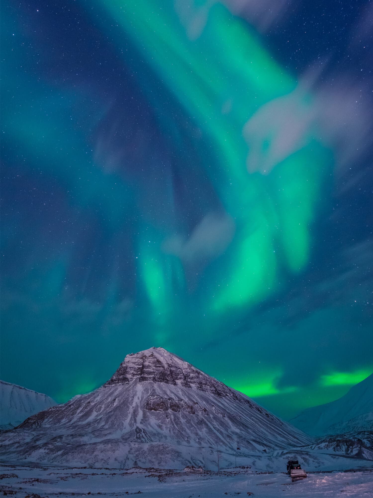 Best places to see and things to do in Norway - Northern lights (Aurora Borealis) over Svalbard #norway #northernlights #svalbard