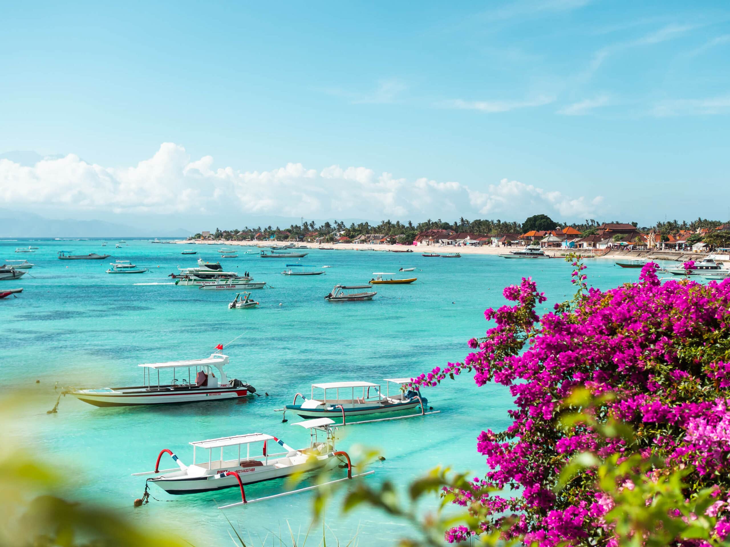 Paradise view of Jungut Batu Beach and the turquoise ocean - One of the best beaches on Nusa Lembongan