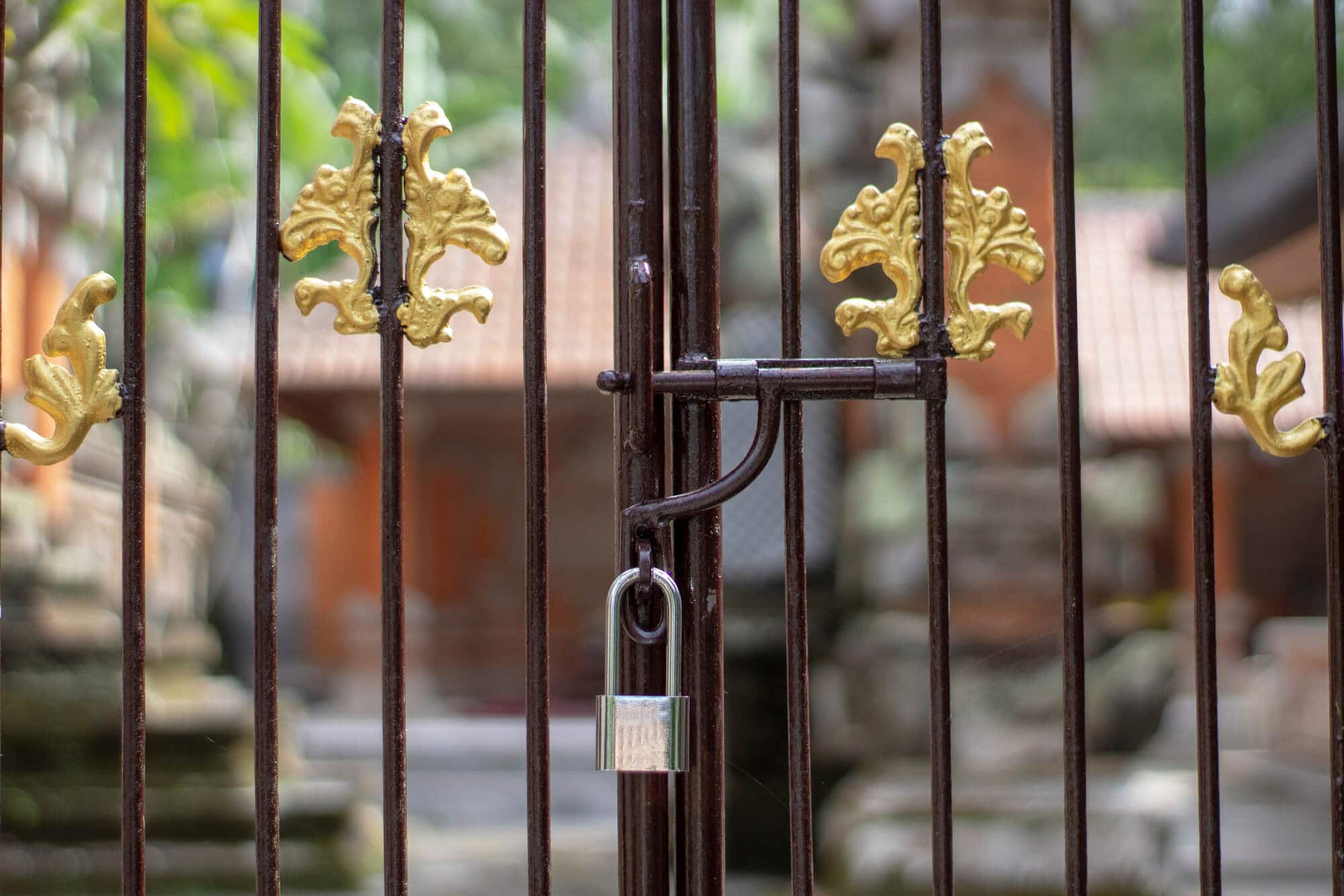 Closed gate in Bali - Don't believe it if someone tells you an attraction is closed